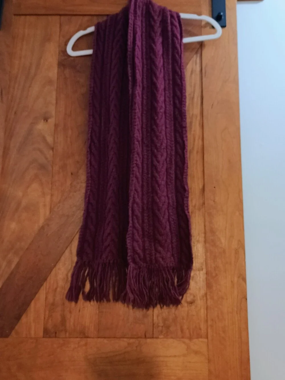 Pointelle cable-knit scarf finished with ample fringe tassels